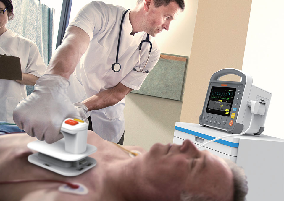Manual deﬁbrillation with clear 1-2-3 steps